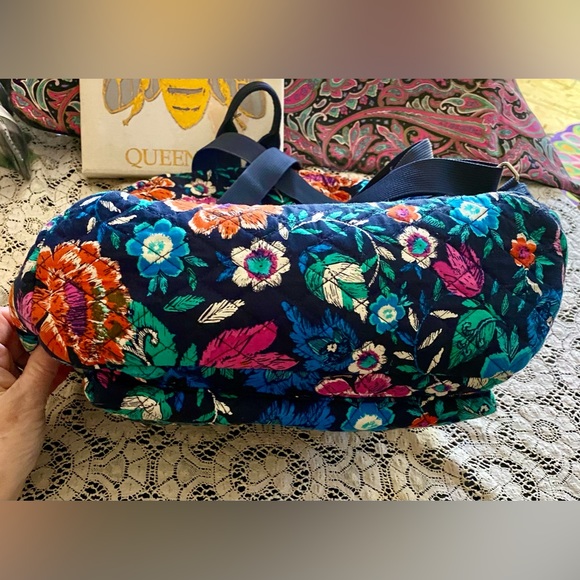 💥SazyBee Designs Quilted Backpack💥 NWOT - Picture 4 of 10